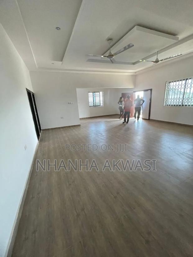 3bdrm Apartment in Lashibi, Tema Metropolitan for rent · Photo 2