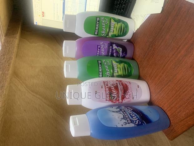 Perfumed Showergel Moisturizeprotect Skin, Clears Darkspots · Photo 1