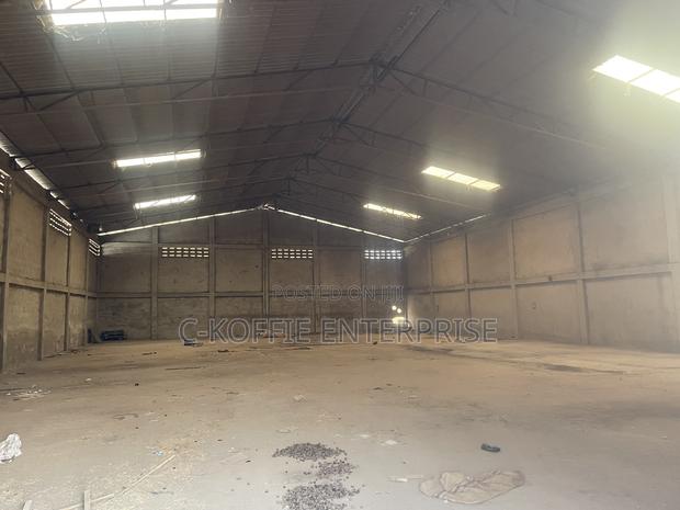 1000 SQM Warns at Accra Central for Rent · Photo 3