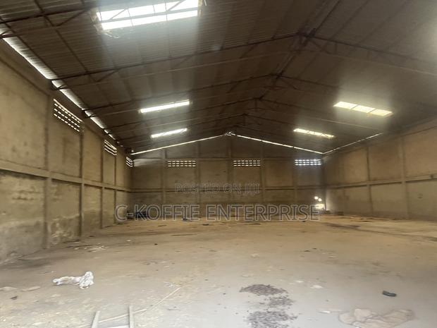 1000 SQM Warns at Accra Central for Rent · Photo 4