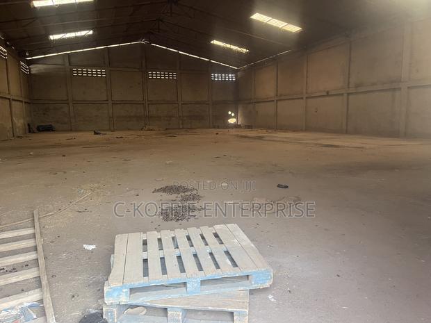 900 SQM Warehouse at Achimota · Photo 1