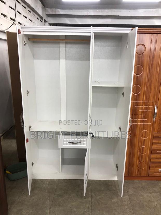 Three Doors Wardrobe With Mirror · Photo 2