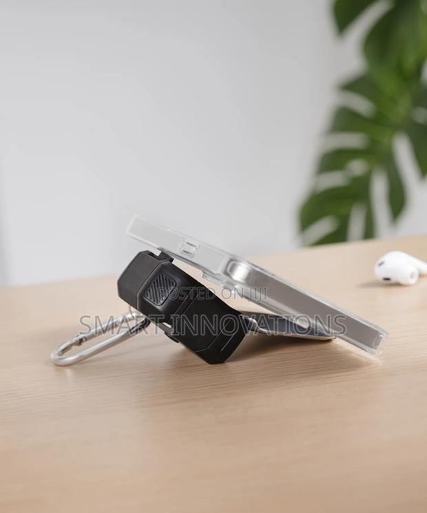 Airpods Pro 2nd/1st Gen Defender Protective Case With Stand · Photo 6