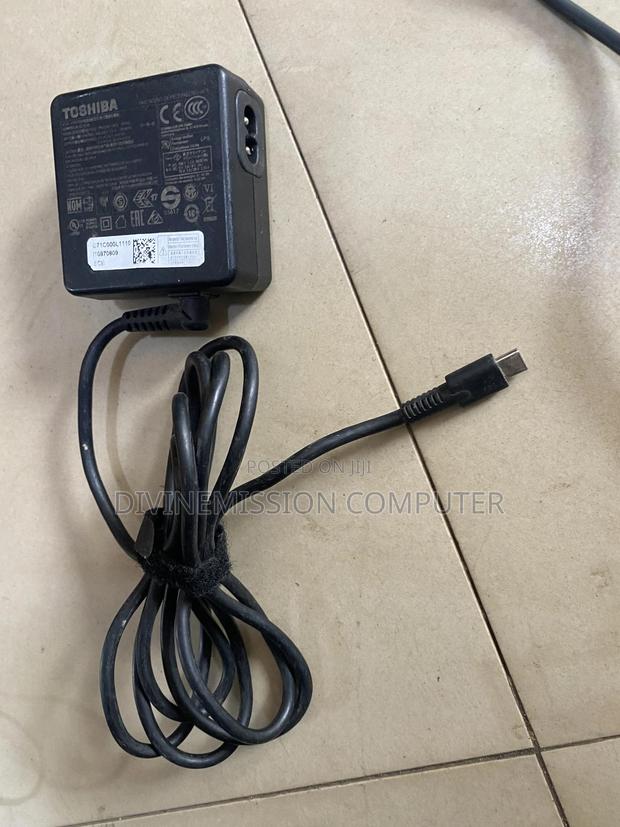 Toshiba Type C Laptop Adapter/Charger 5v9v12v~3A · Photo 2