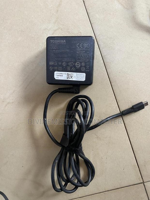 Toshiba Type C Laptop Adapter/Charger 5v9v12v~3A · Photo 1