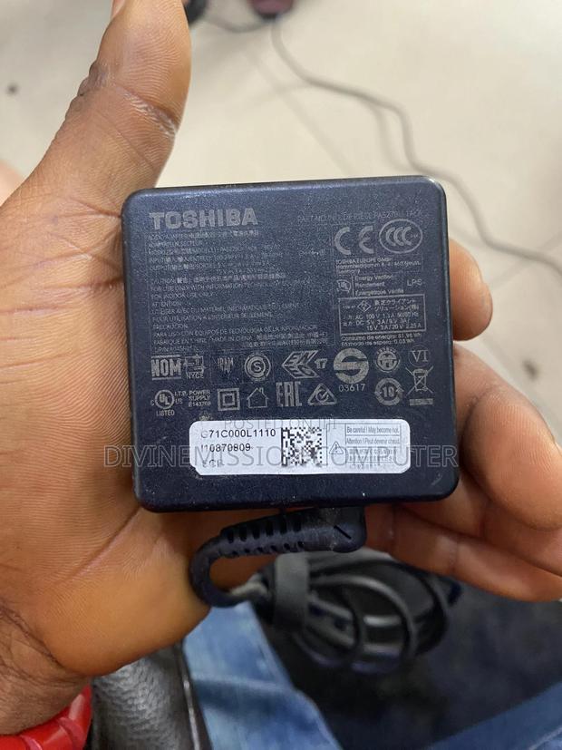 Toshiba Type C Laptop Adapter/Charger 5v9v12v~3A · Photo 5