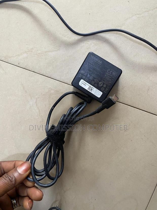 Toshiba Type C Laptop Adapter/Charger 5v9v12v~3A · Photo 4