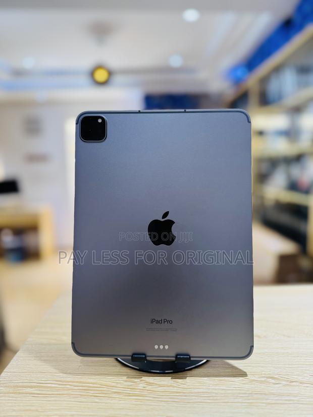 Apple iPad Pro 11 (2022) 128 GB Gray · Photo 1