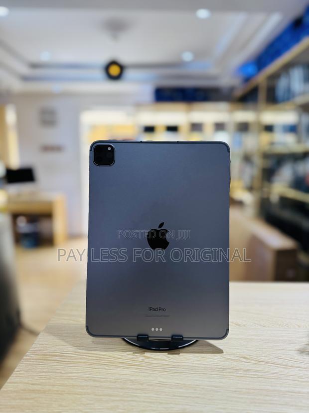 Apple iPad Pro 11 (2022) 128 GB Gray · Photo 6