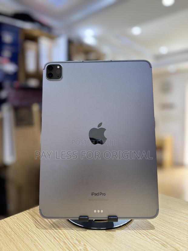 Apple iPad Pro 11 (2022) 128 GB Gray · Photo 4