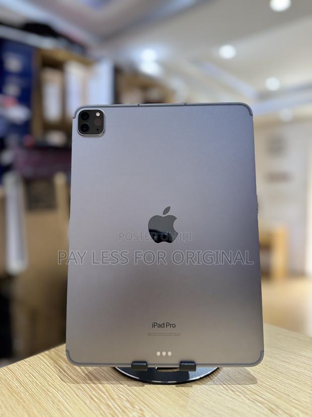 Apple iPad Pro 11 (2022) 128 GB Gray · Photo 5