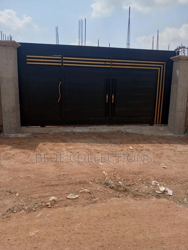 Ggalvanised Metal Gate · Photo 2