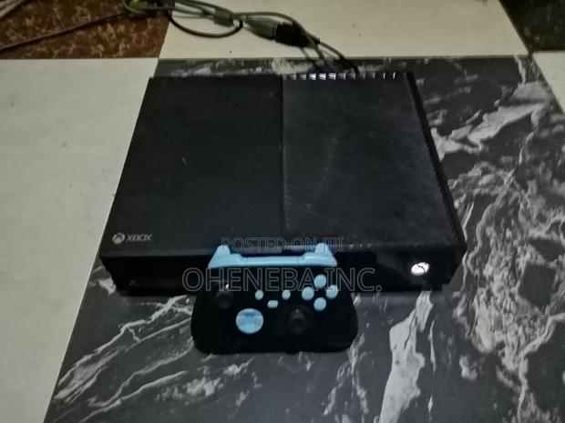 Xbox One With 10 Games Installed + 1 Pad · Photo 1