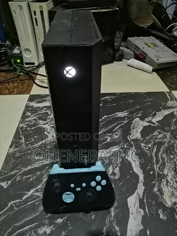Xbox One With 10 Games Installed + 1 Pad · Photo 5