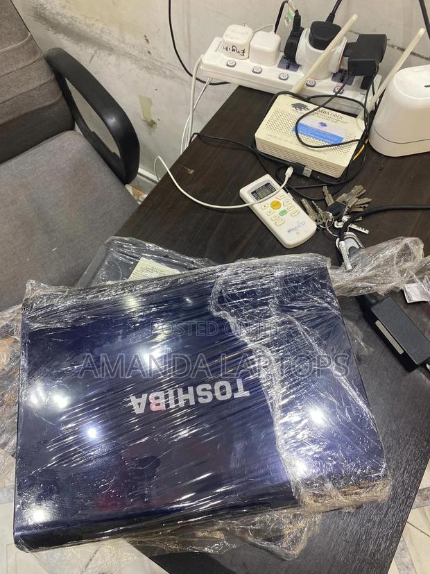 New Laptop Toshiba Satellite A350 4GB Intel Core 2 Duo HDD 16 GB · Photo 3