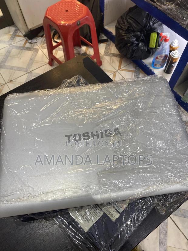 New Laptop Toshiba Satellite L500 4GB Intel Core 2 Duo HDD 500GB · Photo 2