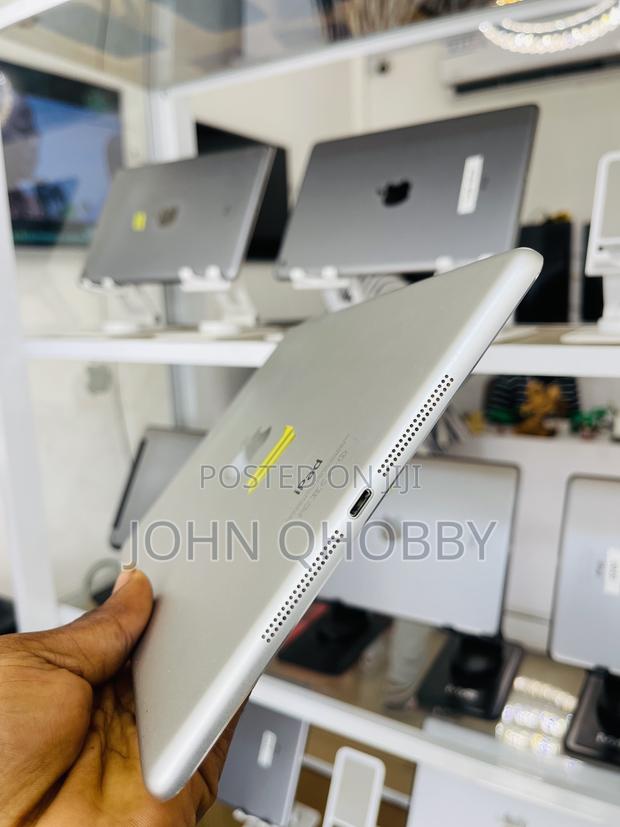 Apple iPad Air 16 GB Silver · Photo 3