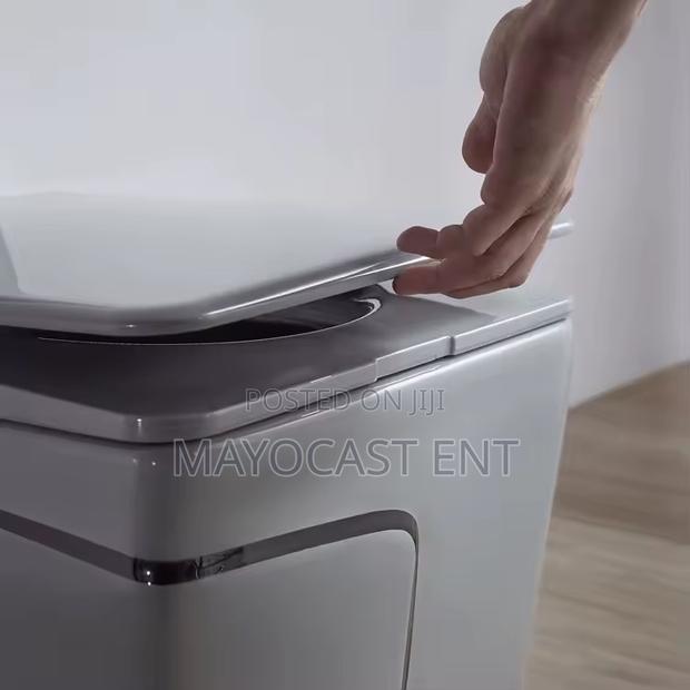 Luxury WC (Water Closet) · Photo 3