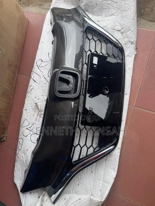 Honda HRV 2015-2018 Front Grill · Photo 1