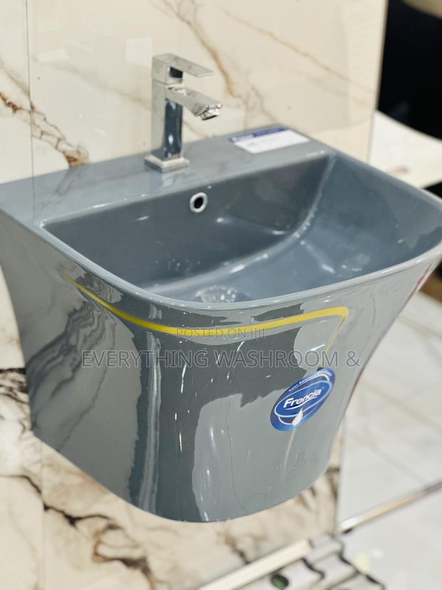 Grey Wc and Basin Set With Tap and Accessories · Photo 4