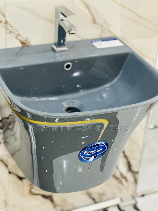 Grey Wc and Basin Set With Tap and Accessories · Photo 5