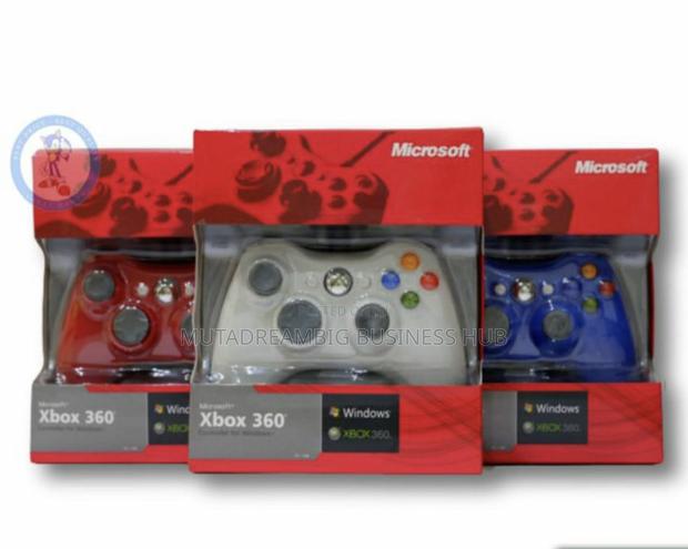 Xbox 360 Wired Controllers · Photo 1