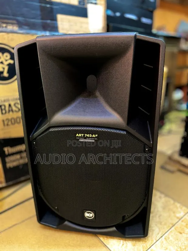 RCF Art 745-a Active Monitor · Photo 1