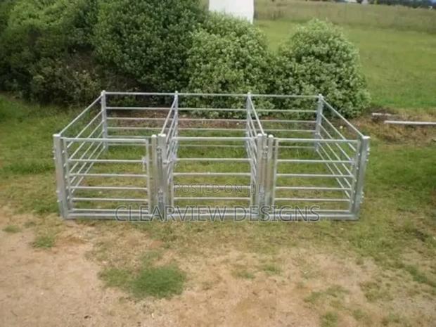 Modular Livestock Handling System / Galvanized Steel · Photo 1