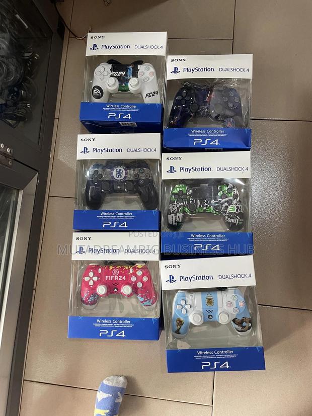 Ps4 Ps3 PS2 Controllers · Photo 2