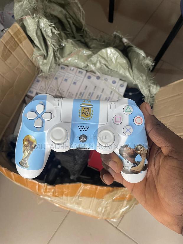Ps4 Ps3 PS2 Controllers · Photo 5