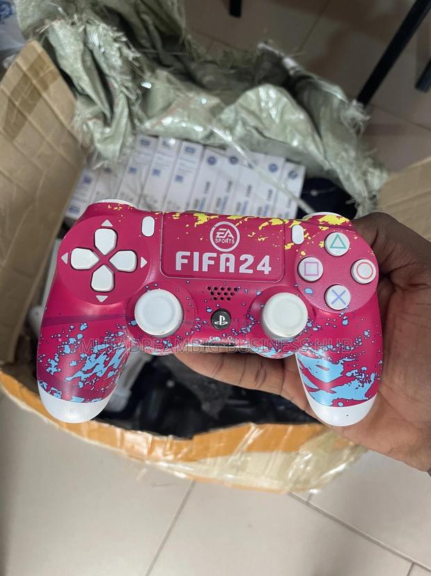 Ps4 Ps3 PS2 Controllers · Photo 4