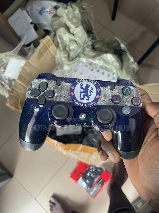 Ps4 Ps3 PS2 Controllers · Photo 6