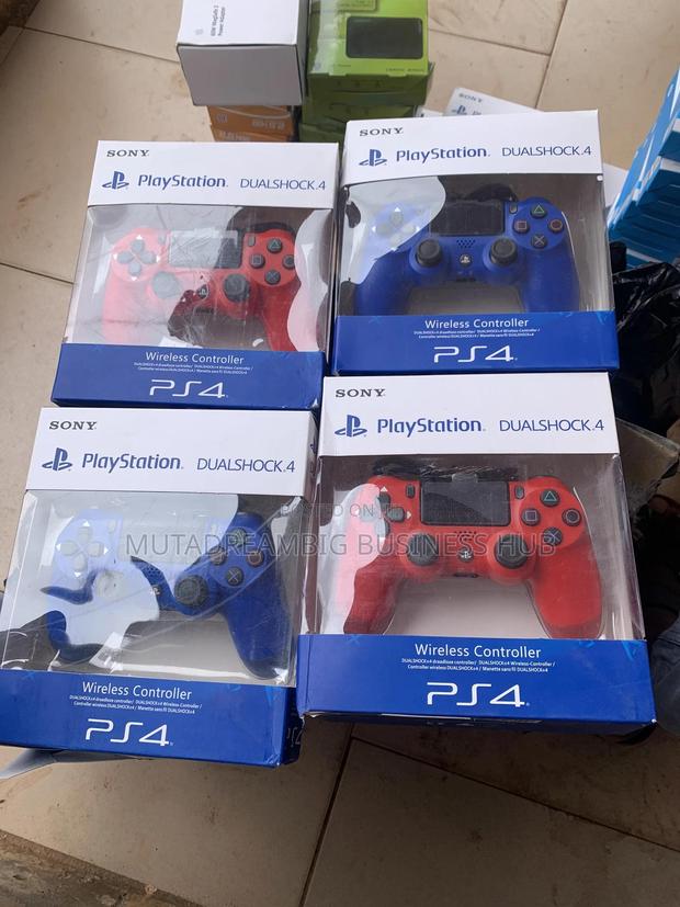 Ps4 Ps3 PS2 Controllers · Photo 8