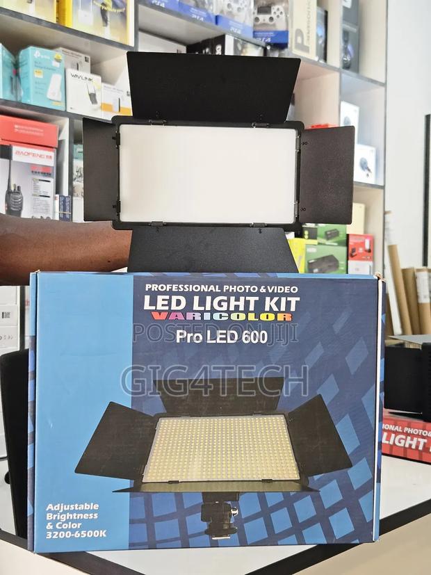 LED 600 Varicolor Professional Video Light · Photo 1