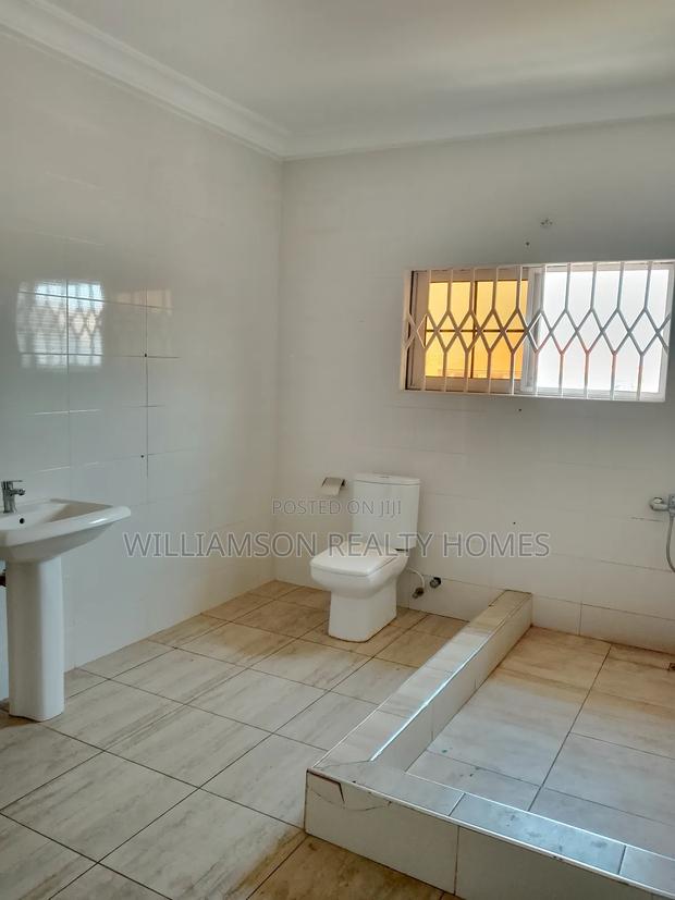 4bdrm House in Hfc Estate Area, Spintex for rent · Photo 6