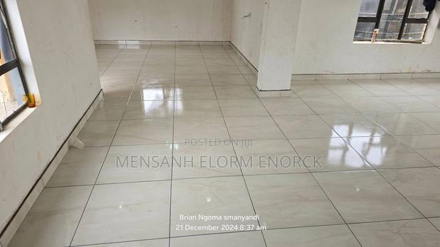 We Are A Good Company Tilling Work Wall And Floors. · Photo 8