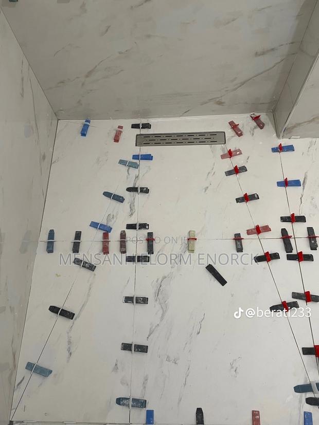 We Are A Good Company Tilling Work Wall And Floors. · Photo 6