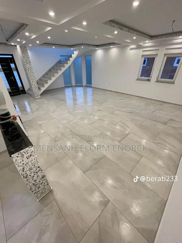 We Are A Good Company Tilling Work Wall And Floors. · Photo 7