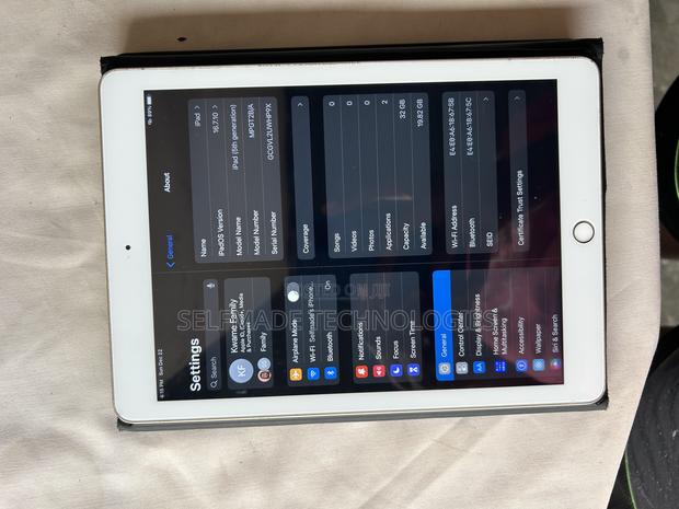 Apple iPad 9.7 32 GB · Photo 1