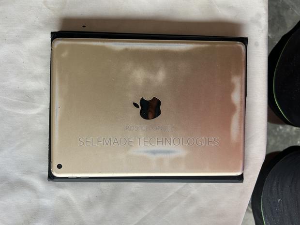 Apple iPad 9.7 32 GB · Photo 4