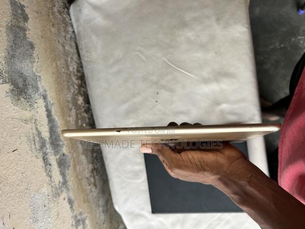 Apple iPad 9.7 32 GB · Photo 5