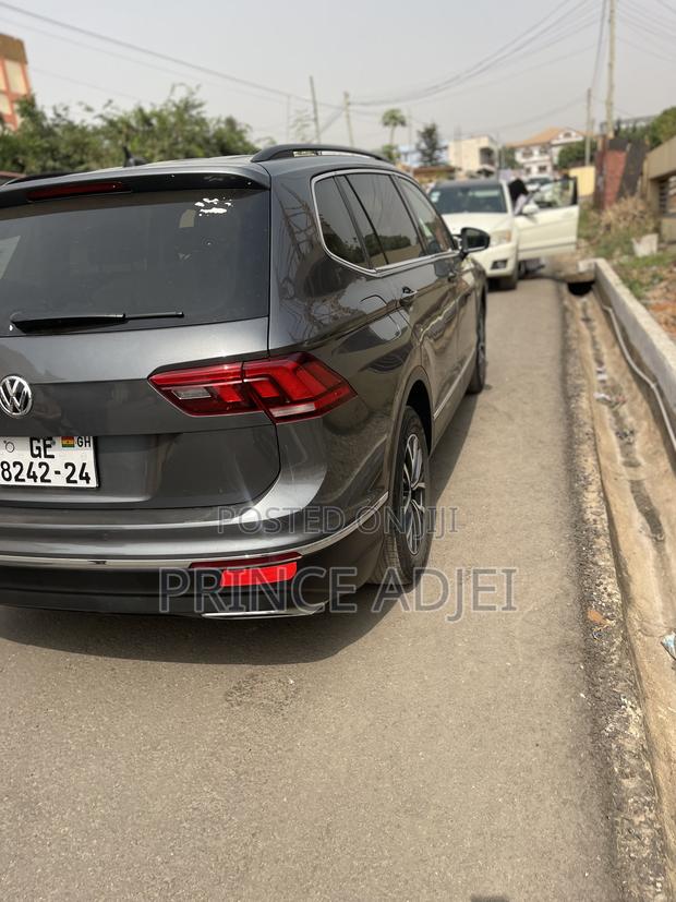 Volkswagen Tiguan 2.0T SE FWD 2020 Gray · Photo 8