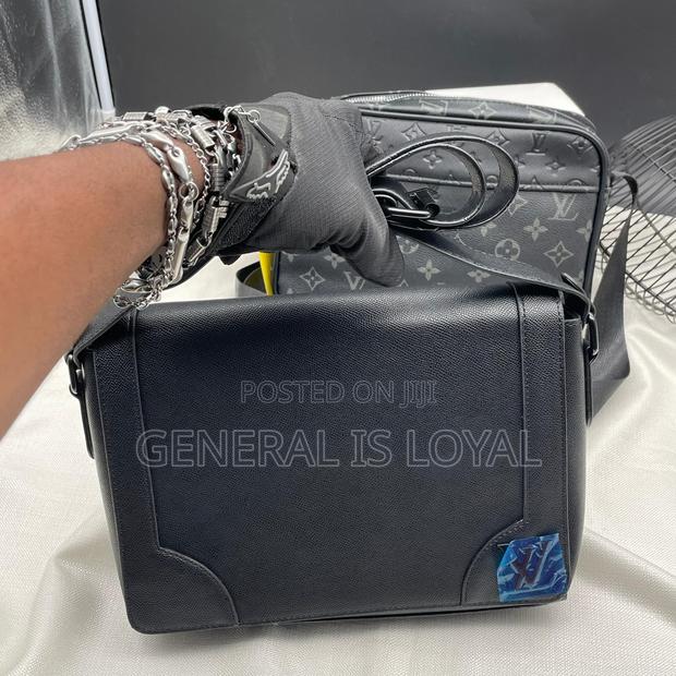 Gucci Side Bag/ Sling, Crossbody · Photo 3