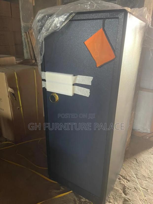 Fire Proof Money Safe · Photo 2