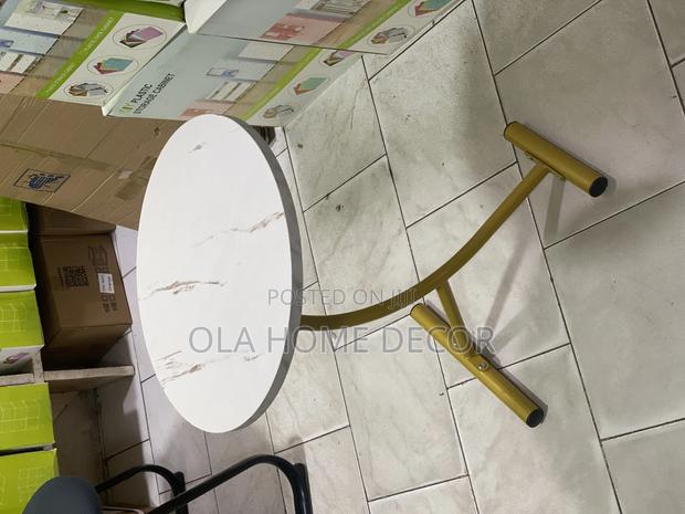 Side Table · Photo 4