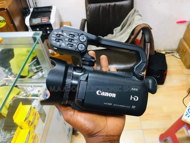 Canon XA10: The Professional's Choice for Video · Photo 1
