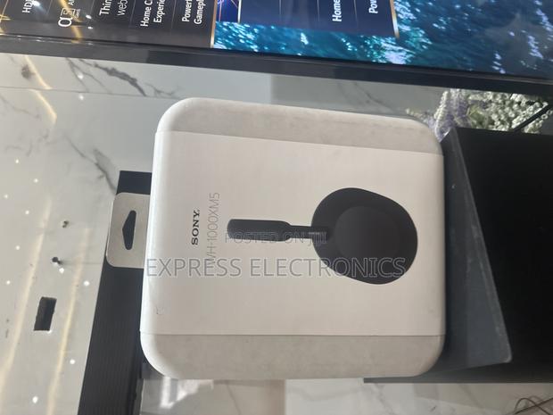 Brand New Sony Headset Sony Xm5 · Photo 1