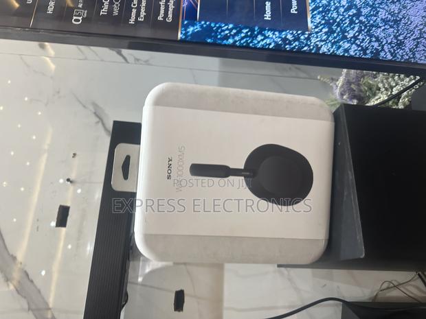 Best Buy for Less Sony Xm5 Headset · Photo 1
