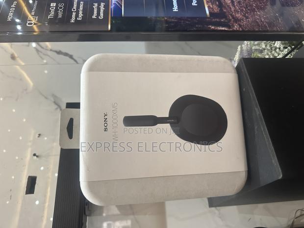 Ultra Modern Sony Xm5 · Photo 1
