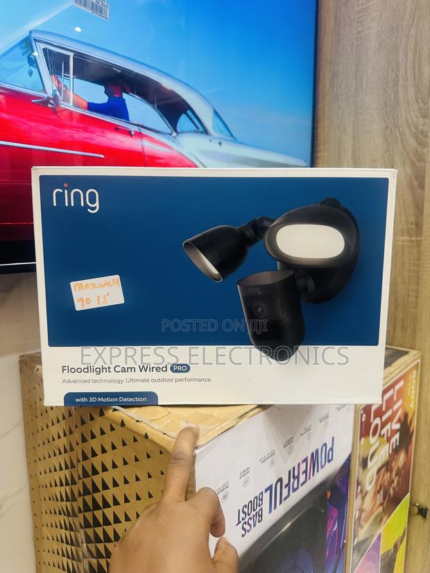 Floodlight Cam Wired Pro · Photo 1